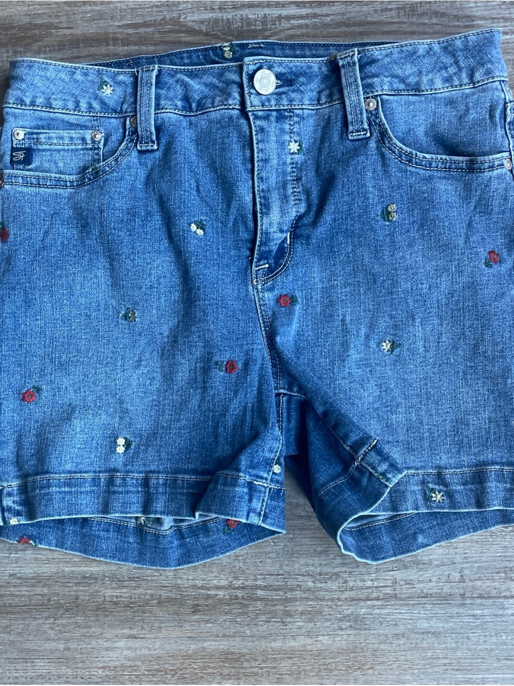 Seven7 Women's Denim Shorts Floral Embroidered Mid Rise Blue Jean Shorts 10